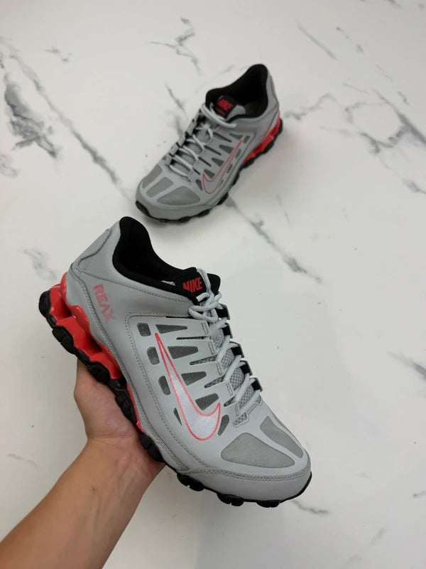 Nike Reax 8 TR Mesh Herren Trainingsschuhe Grau Rot Gr. 42,5