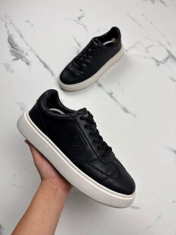Guess Herren Low Top Sneaker Schwarz Weiß Gr. 44