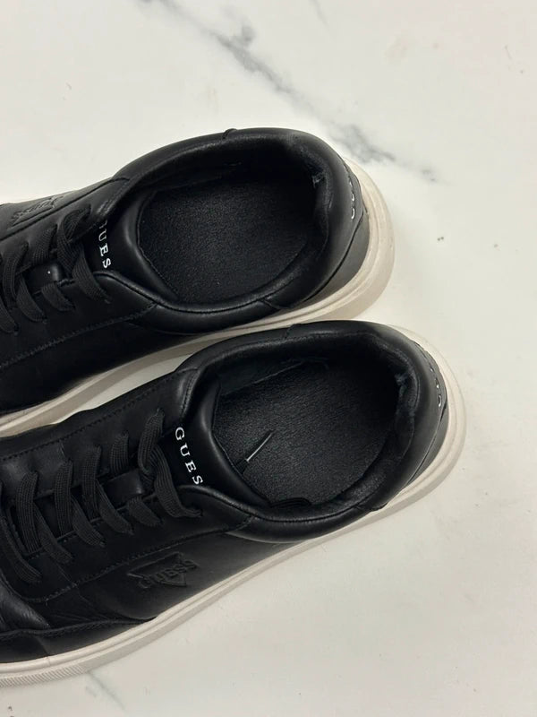 Guess Herren Low Top Sneaker Schwarz Weiß Gr. 44