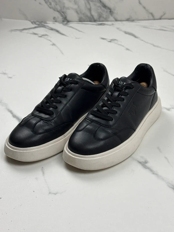 Guess Herren Low Top Sneaker Schwarz Weiß Gr. 44