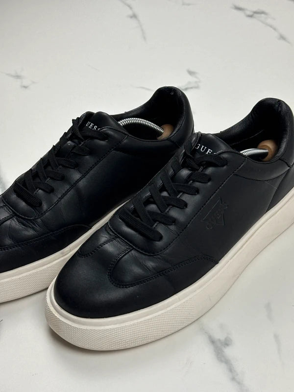 Guess Herren Low Top Sneaker Schwarz Weiß Gr. 44