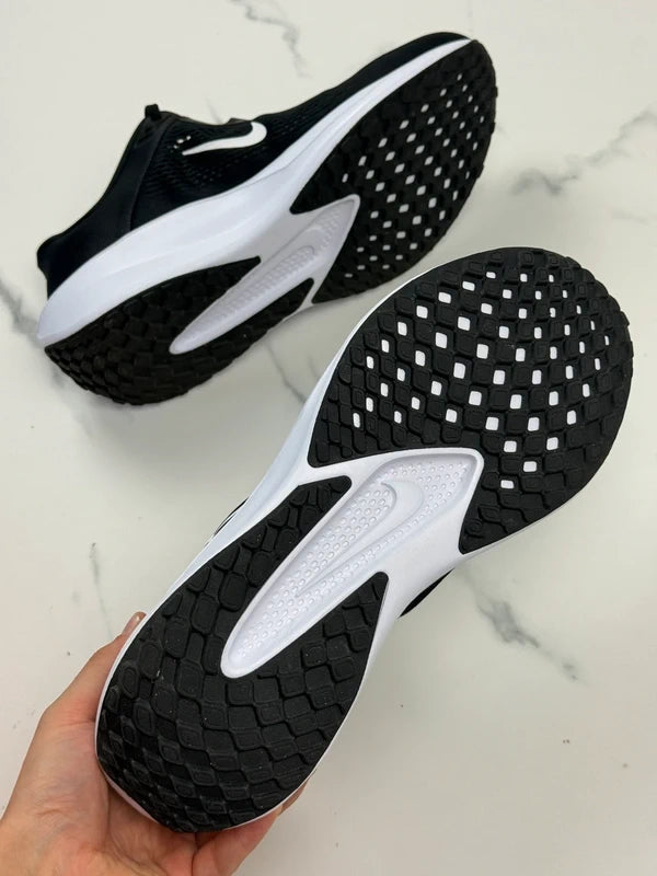 Nike Quest 6 Herren Laufschuhe Schwarz Weiß Gr. 45