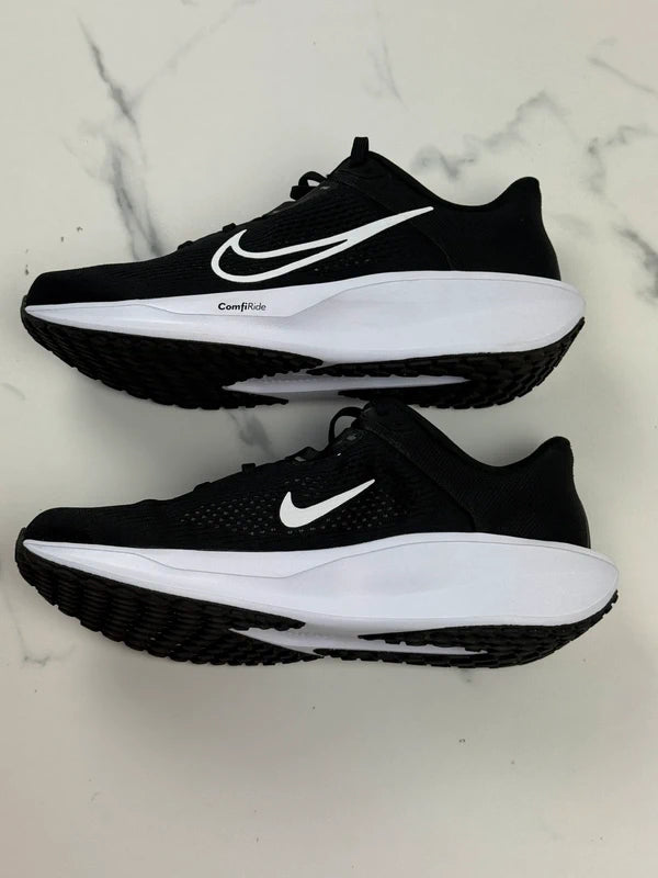 Nike Quest 6 Herren Laufschuhe Schwarz Weiß Gr. 45