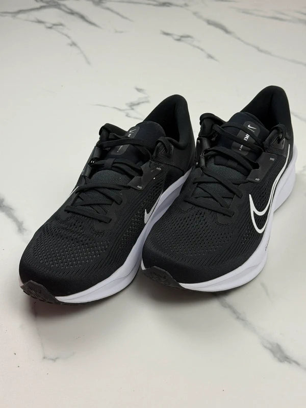 Nike Quest 6 Herren Laufschuhe Schwarz Weiß Gr. 45