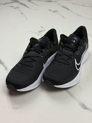Nike Quest 6 Herren Laufschuhe Schwarz Weiß Gr. 45