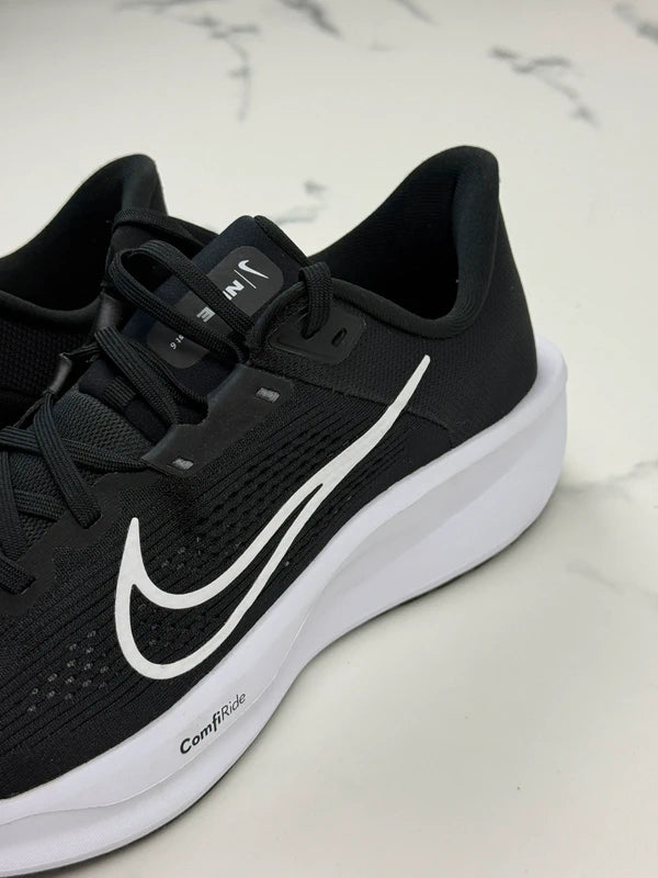 Nike Quest 6 Herren Laufschuhe Schwarz Weiß Gr. 45