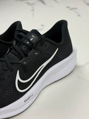 Nike Quest 6 Herren Laufschuhe Schwarz Weiß Gr. 45