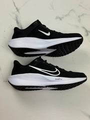 Nike Quest 6 Herren Laufschuhe Schwarz Weiß Gr. 45
