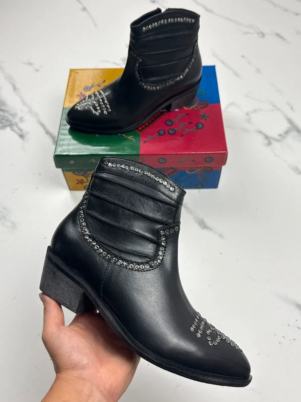 Lazamani Damen Leder Stiefeletten Schwarz mit Nieten Gr. 38 Vinted