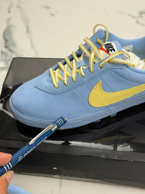 Nike Astrograbber QS Damen Sneaker Hellblau Gelb Gr. 39