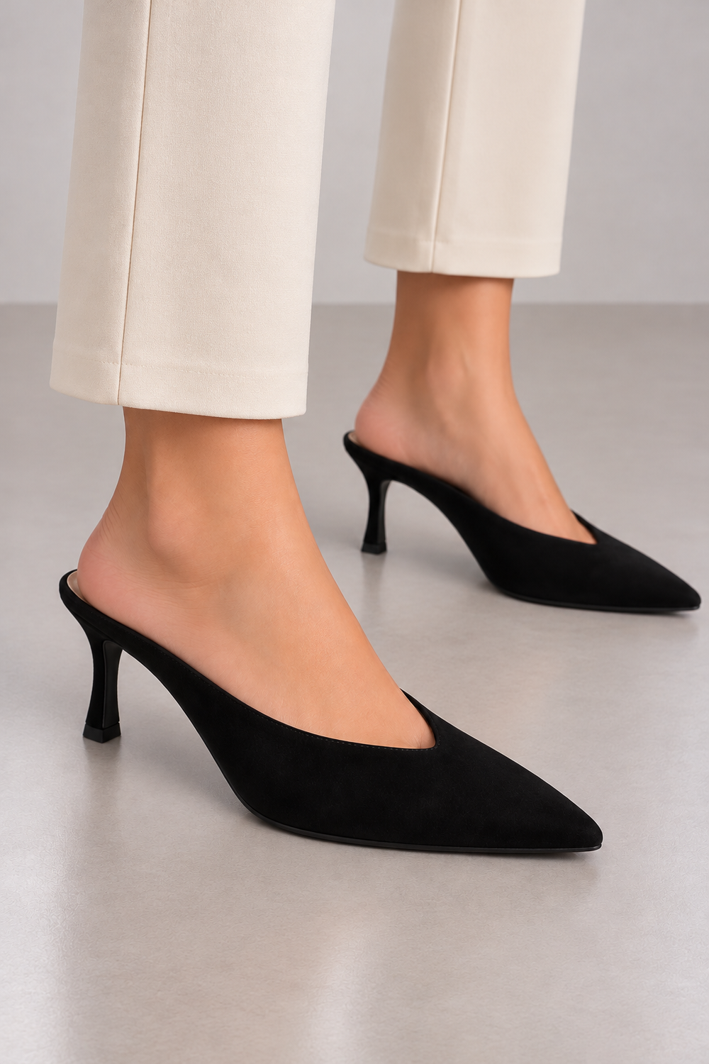 Stuart Weitzman Lulah Damen Mules Schwarz Wildleder Gr. 35