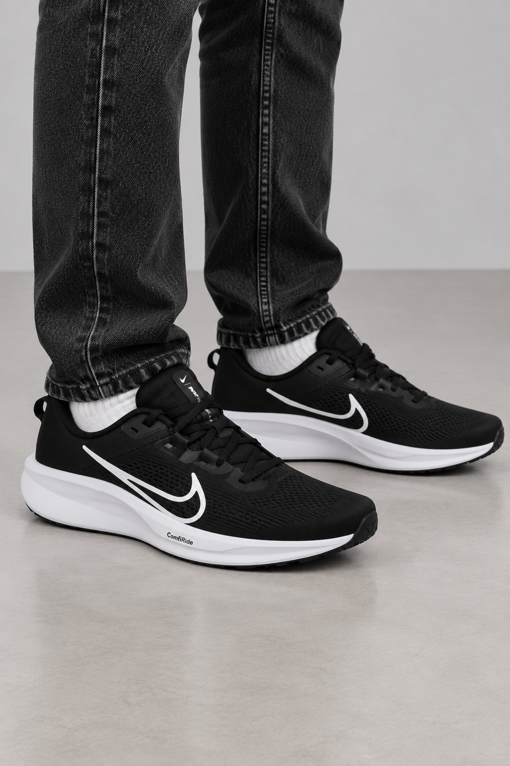 Nike Quest 6 Herren Laufschuhe Schwarz Weiß Gr. 45