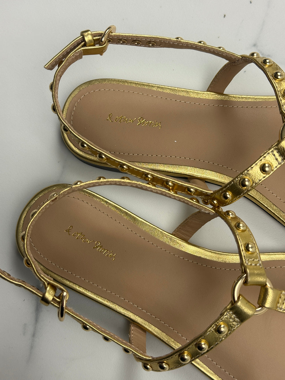 & Other Stories Damen Sandalen Gold Leder Nieten Gr. 38 Neu
