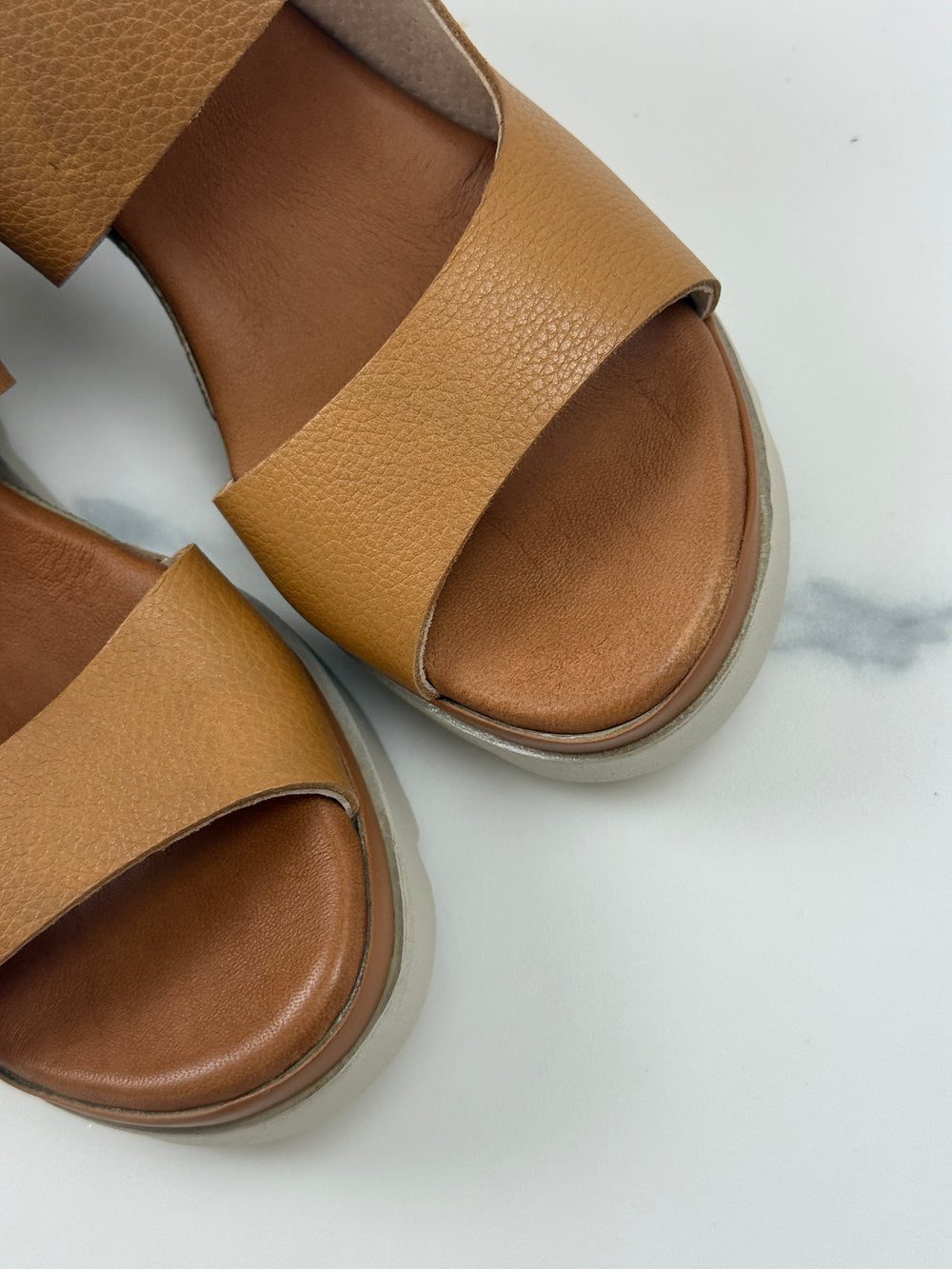 Lince Sindi Damen Sandalen Camel Leder Keilabsatz Gr. 37 Neu mit kleinem Mangel