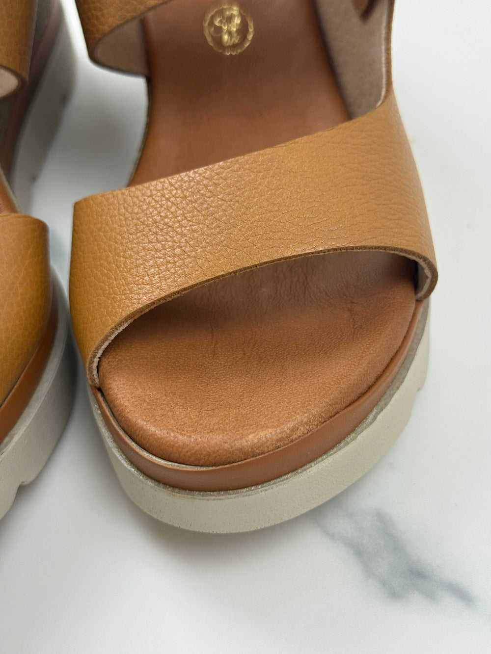 Lince Sindi Damen Sandalen Camel Leder Keilabsatz Gr. 37 Neu mit kleinem Mangel