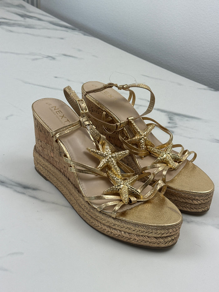 Next Regular Fit Damen Keilabsatz Sandalen Gold Gr. 40 Neu