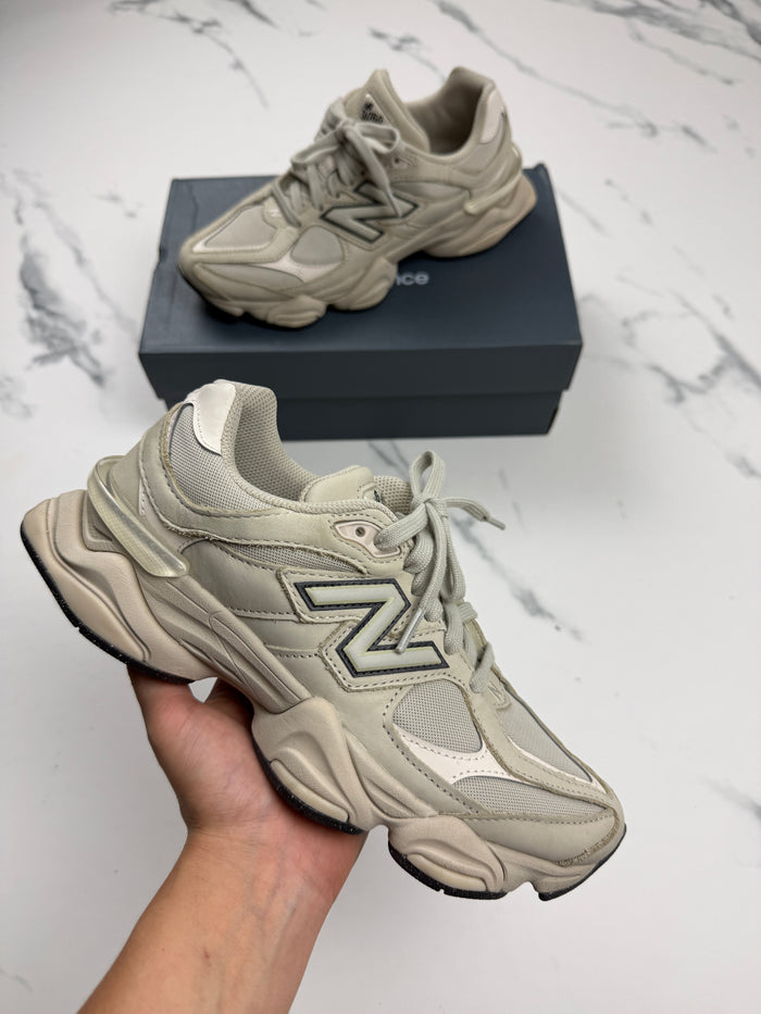 New Balance 9060 U906078T Damen Sneaker Beige Grau Gr. 40,5