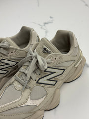 New Balance 9060 U906078T Damen Sneaker Beige Grau Gr. 40,5