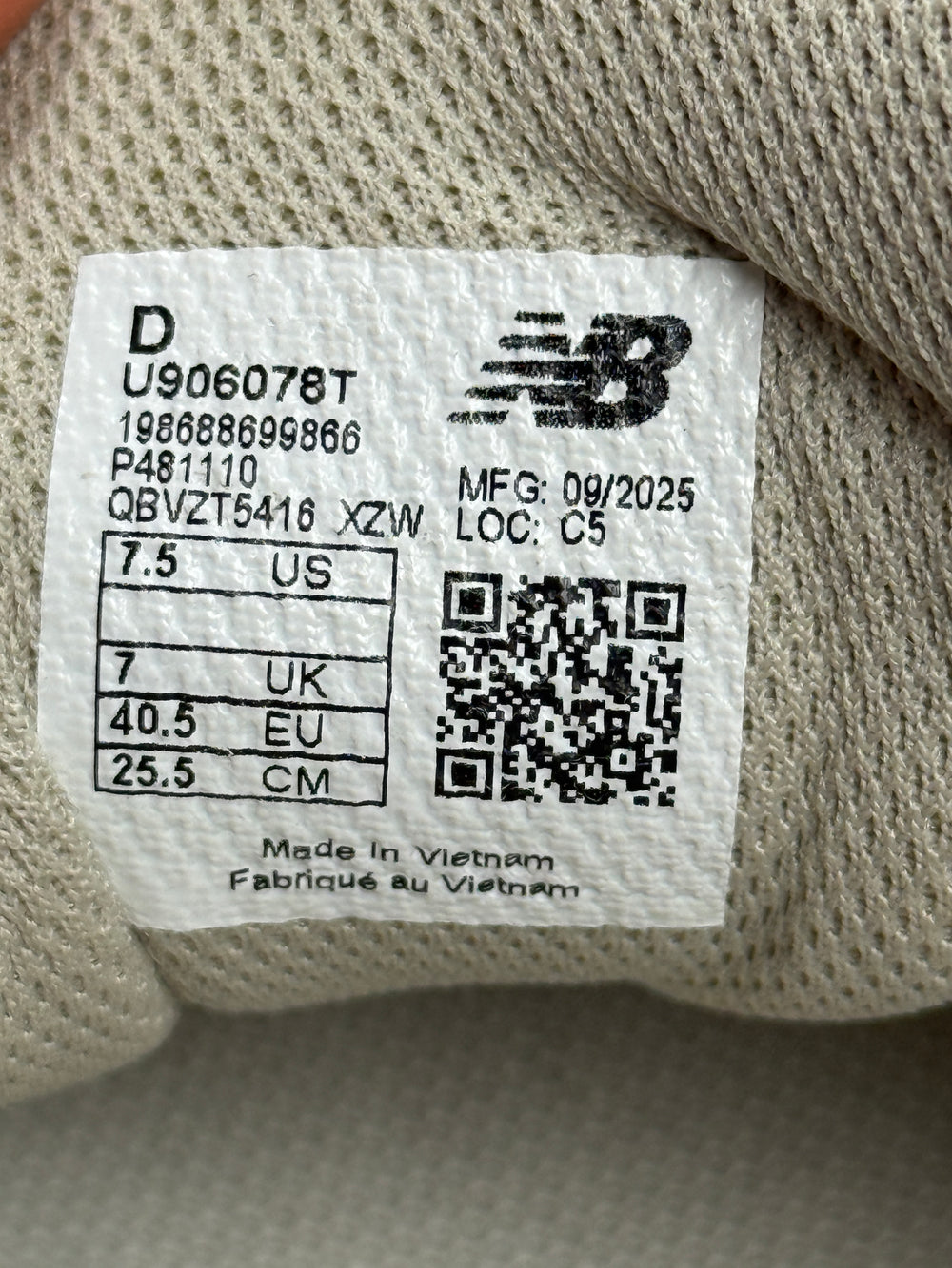 New Balance 9060 U906078T Damen Sneaker Beige Grau Gr. 40,5