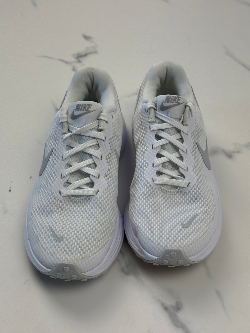 Nike Revolution 8 Damen Laufschuhe Weiß Grau Gr. 38,5
