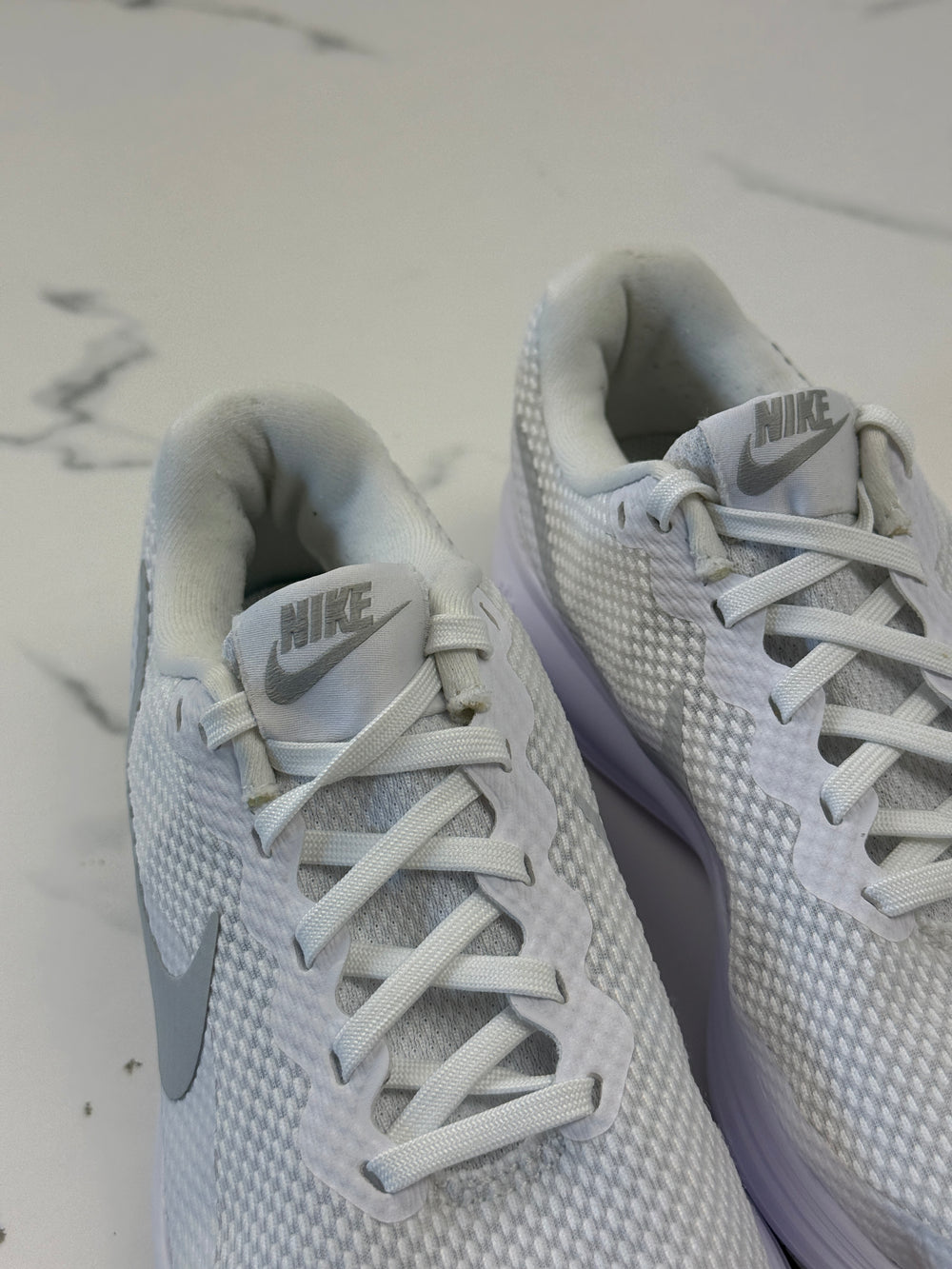 Nike Revolution 8 Damen Laufschuhe Weiß Grau Gr. 38,5