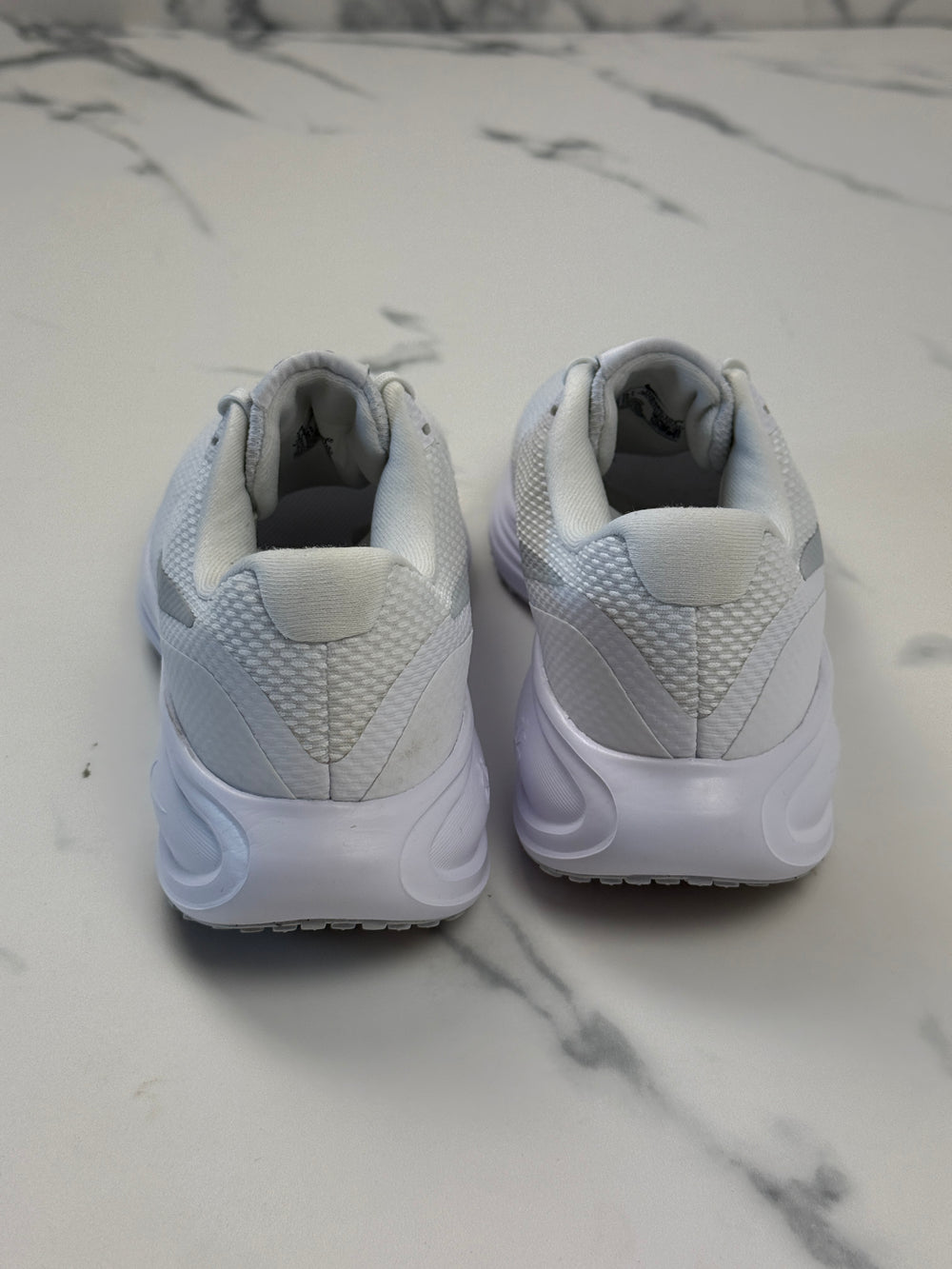Nike Revolution 8 Damen Laufschuhe Weiß Grau Gr. 38,5